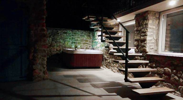 Vacation home with hot tub — photo 2