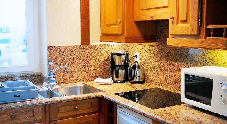 Lovely holiday apartment with patio & yard | Beach nearby | Pet-friendly — photo 3