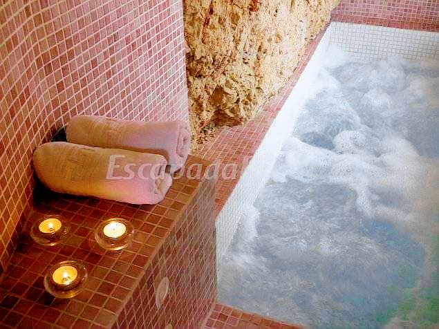 Family-friendly cottage with patio, pool & hot tub | Nature view | Pets allowed — photo 2