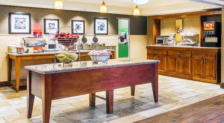 Hampton Inn Dubuque — photo 4