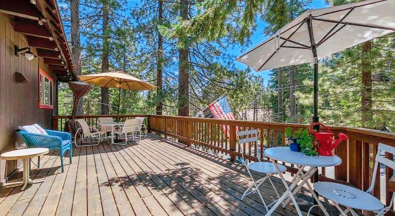 Chamberland retreat-Hot Tub, Pool Table, Movie & Ski — photo 3