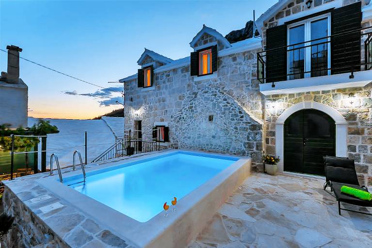 Child-friendly villa with private pool, yard & BBQ | Nature view | Dogs allowed in Brela