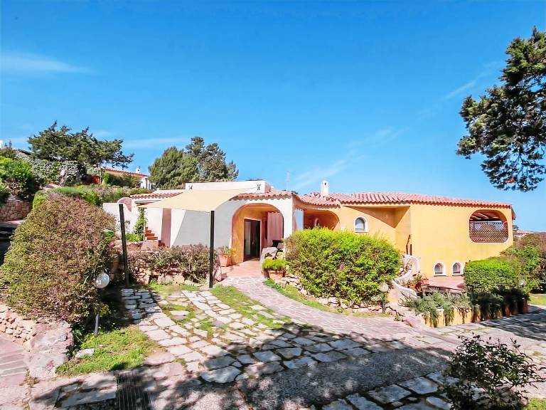 Fully equipped pleasant vacation home with yard & terrace | Pet-friendly — photo 2