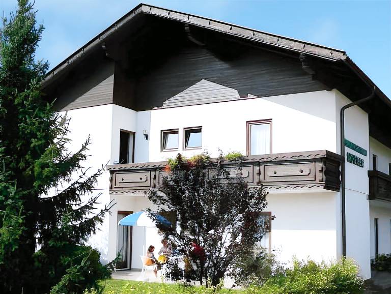 Apartment with barbeque, pool & patio in Sankt Kanzian am Klopeiner See