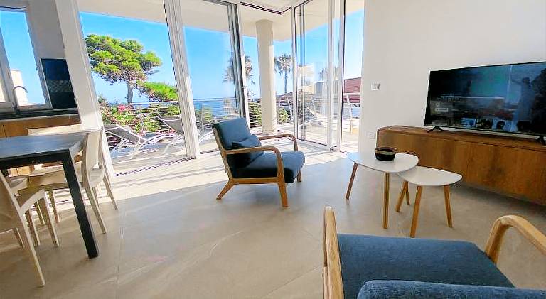 Pleasant vacation home with yard & patio | Beach nearby | Pets are welcome — photo 2
