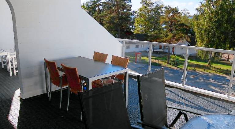 Serviced apartment with terrace & yard — photo 5