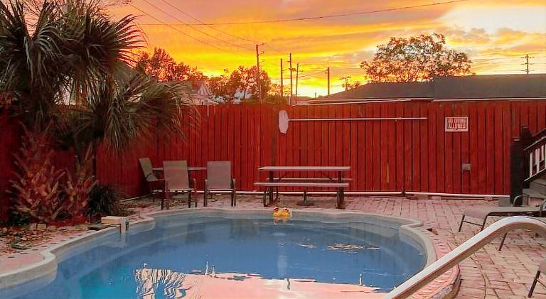 House with pool — photo 3