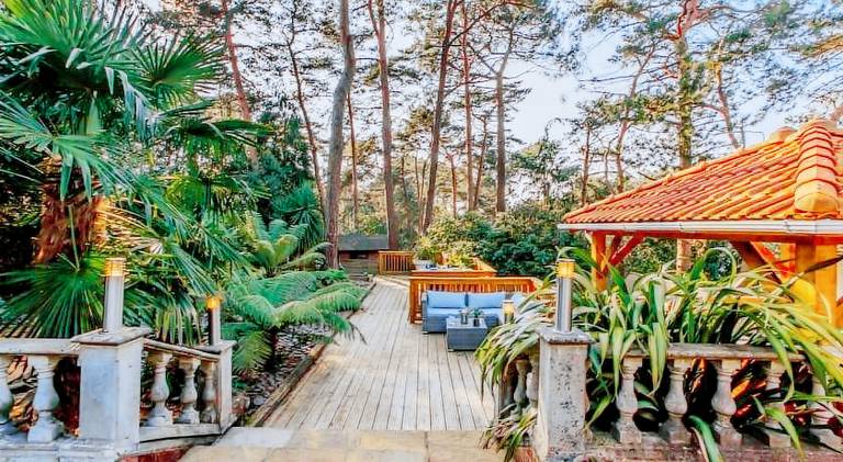 Villa with hot tub in Poole