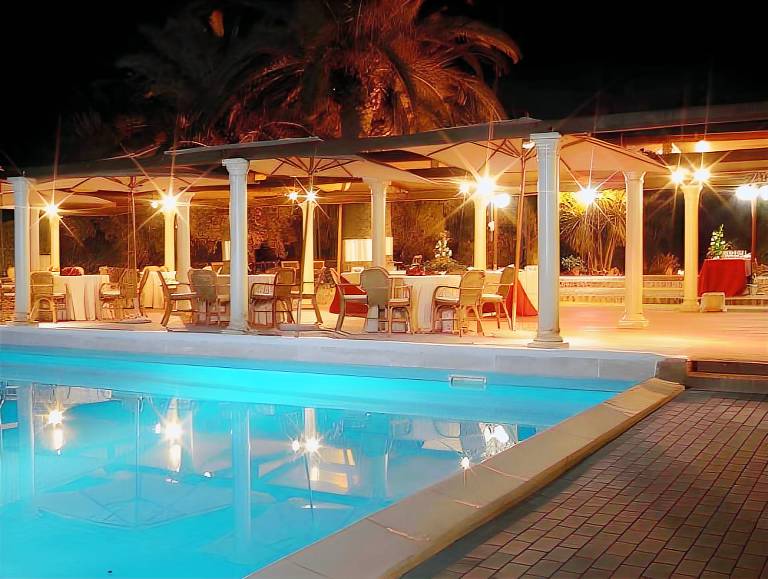 Wonderful vacation home with terrace, yard & pool | Pets allowed — photo 3