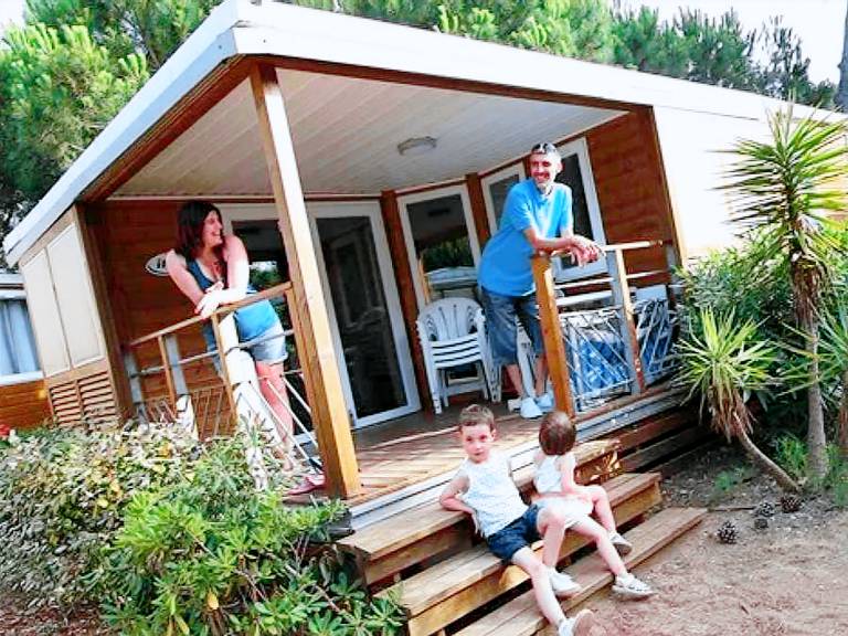 Family-oriented pleasant mobile home with patio | Next to the beach | Pets allowed — photo 4