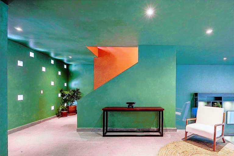 Colorful Lively Centro Gem 5BR Rooftop Patio — photo 3