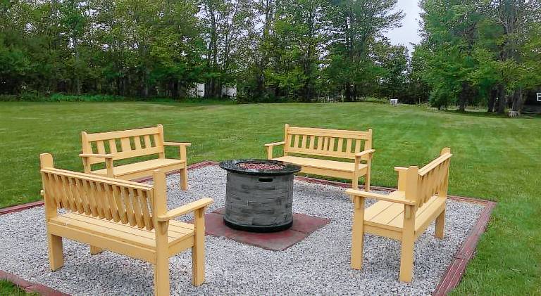 A Country Home Inn the city