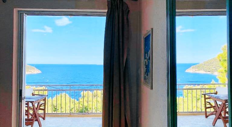 Serviced apartment with patio & yard — photo 3