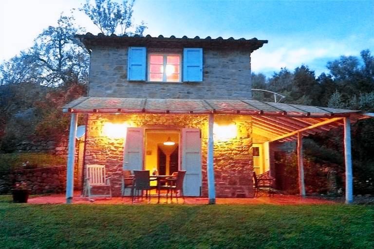 House with pool, garden & grill | Pets allowed in Pescia