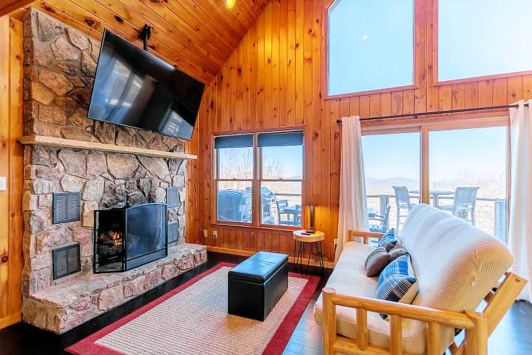 Owens Perch - pet friendly, big views near downtown Boone — photo 4