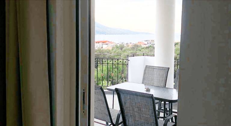 Holiday apartment with terrace & garden — photo 4