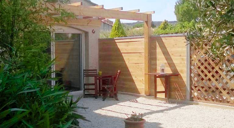 Studio Independant avec parking ferme et securise in Vers-Pont-du-Gard