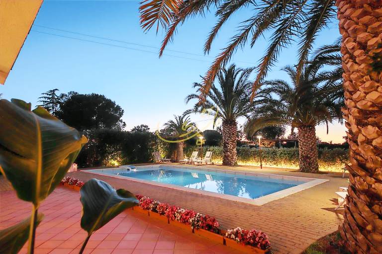 Family-oriented nice house with barbeque, yard & private pool | Pool view | Pets allowed — photo 2