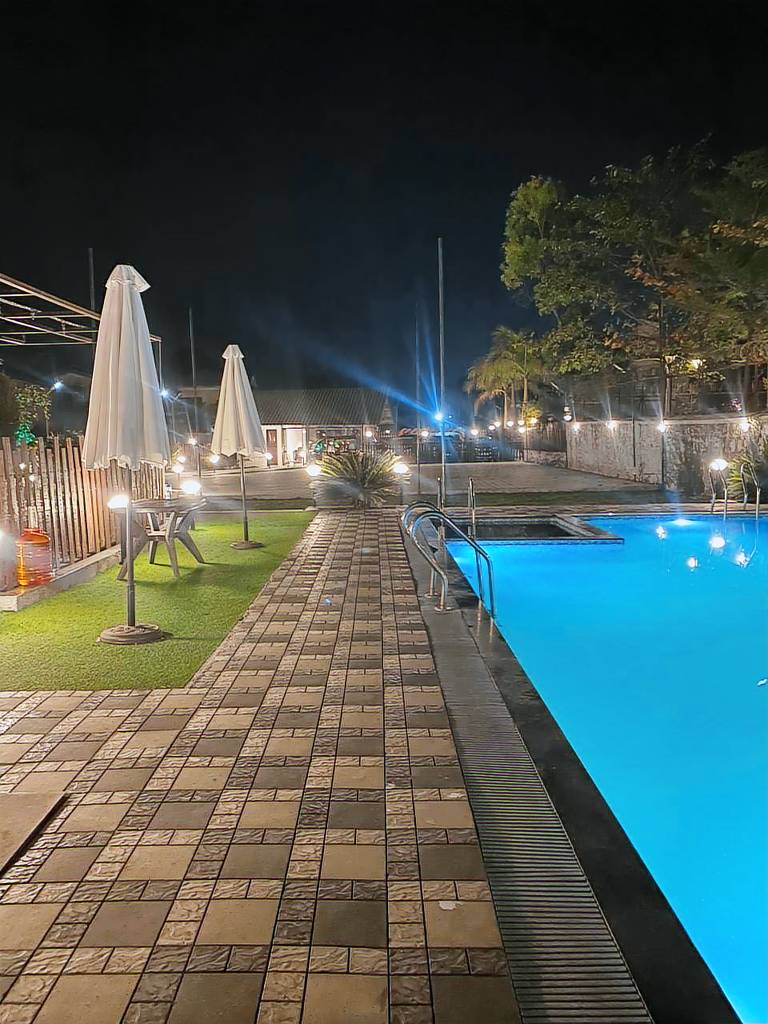 Pleasant vacation home with pool & barbecue | Pets allowed — photo 3