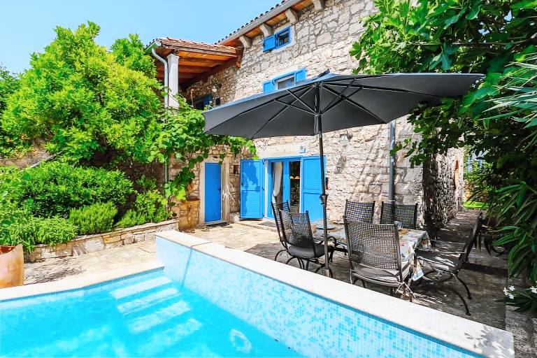 Fascinating villa with sauna, sea view, steam bath, private pool, air conditioning in Porec