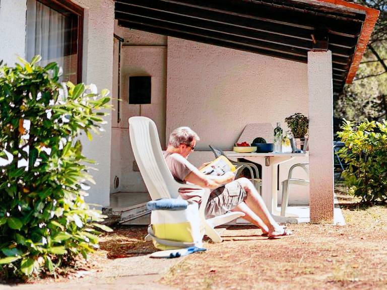 Lovely bungalow with terrace & heated pool | Dogs allowed — photo 4