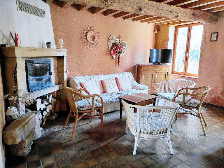 Cottage with yard, barbecue & pool | Pets allowed — photo 5