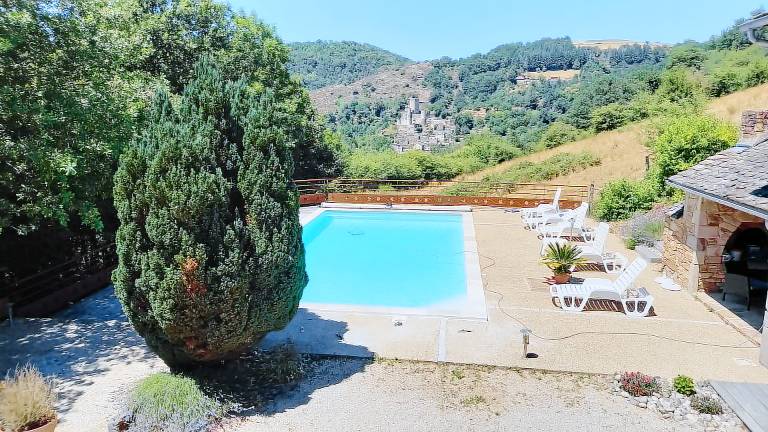 Gite with garden, BBQ & pool | River view — photo 4