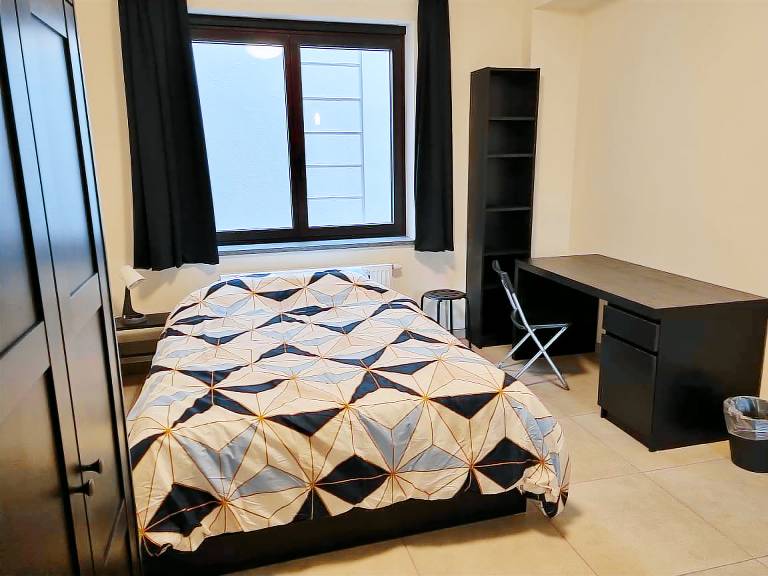 F1 02 2 person room with private shower