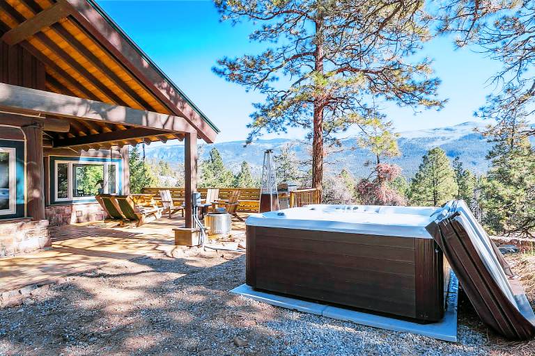 Pet Friendly Cabin with Hot Tub Views, Deck, Fire Pit - 14 Minutes to Purg in Durango, CO