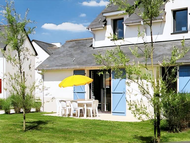 Nice serviced apartment with terrace, sauna & pool | Dogs allowed in Pontivy