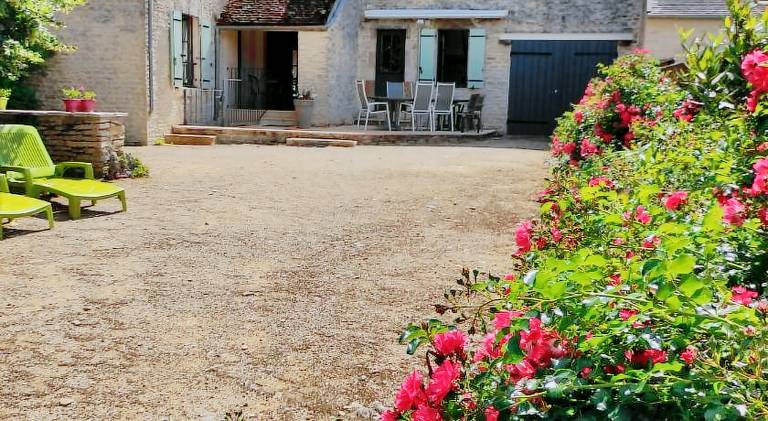 Vacation home with barbecue, patio & garden — photo 4
