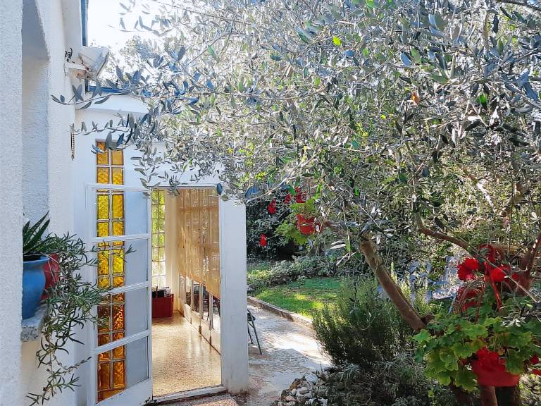 Vacation home with barbecue, patio & yard — photo 2