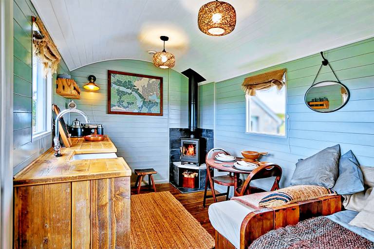 Chalet with yard & barbeque — photo 2