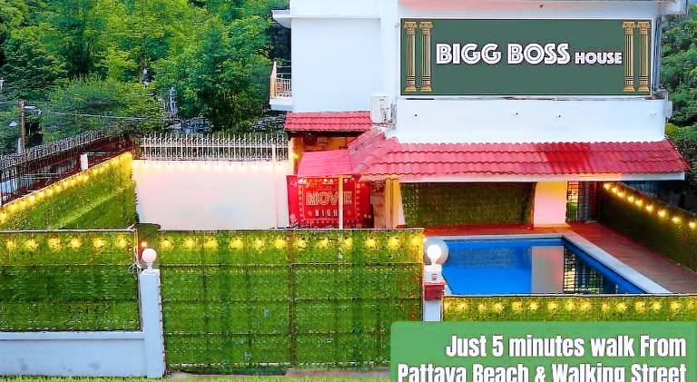 Holiday apartment with pool & jacuzzi | Near Walking Street in Pattaya