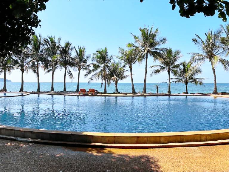Pleasant house with pool, grill & garden | Water view | Close to the beach | Perfect for remote work | Pet-friendly — photo 3