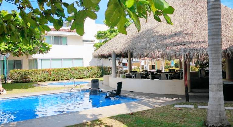 Vacation home with pool — photo 3