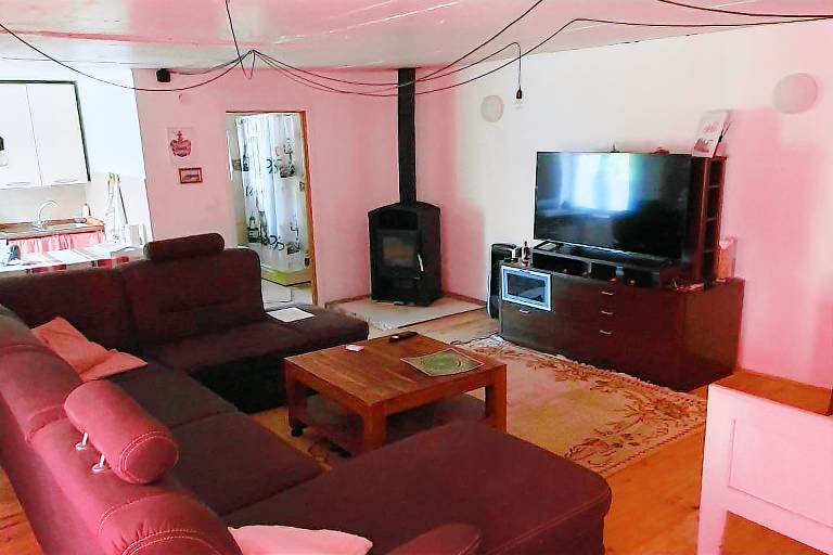 Apartment with patio & yard — photo 3