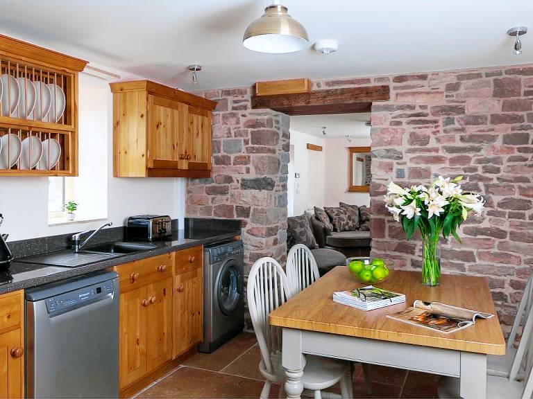Cottage with terrace, garden & jacuzzi — photo 4