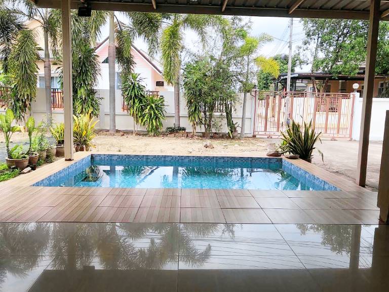 Charming house with grill & pool | Good for workation | Dogs allowed in Sattahip