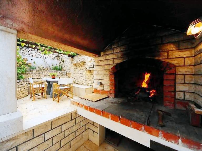 Vacation home with private pool, garden & terrace — photo 4