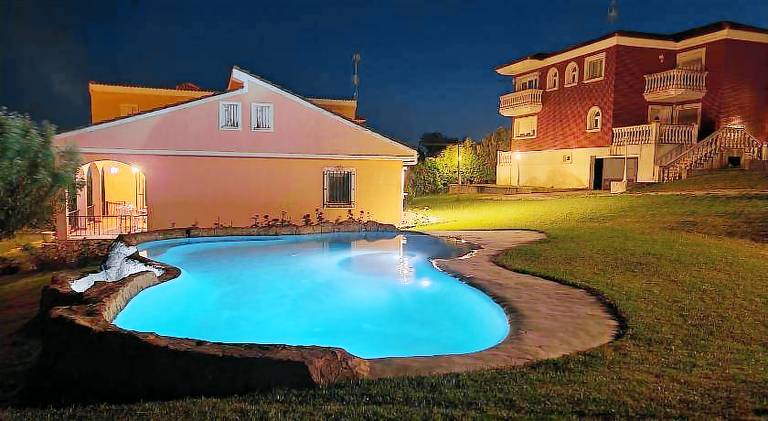 Big house with private pool, terrace & garden | Pets allowed in Valladolid