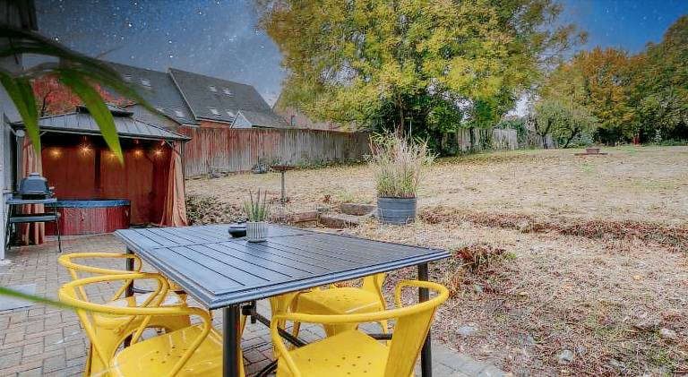 Vacation home with jacuzzi — photo 5