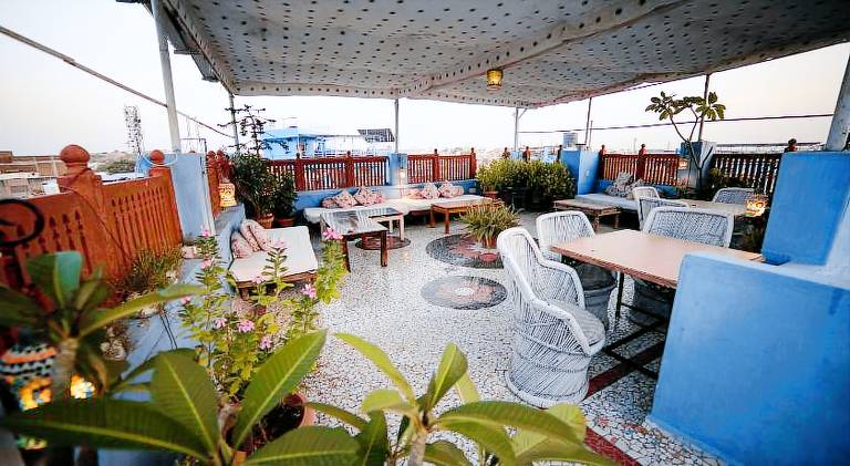 Serviced apartment with patio — photo 5