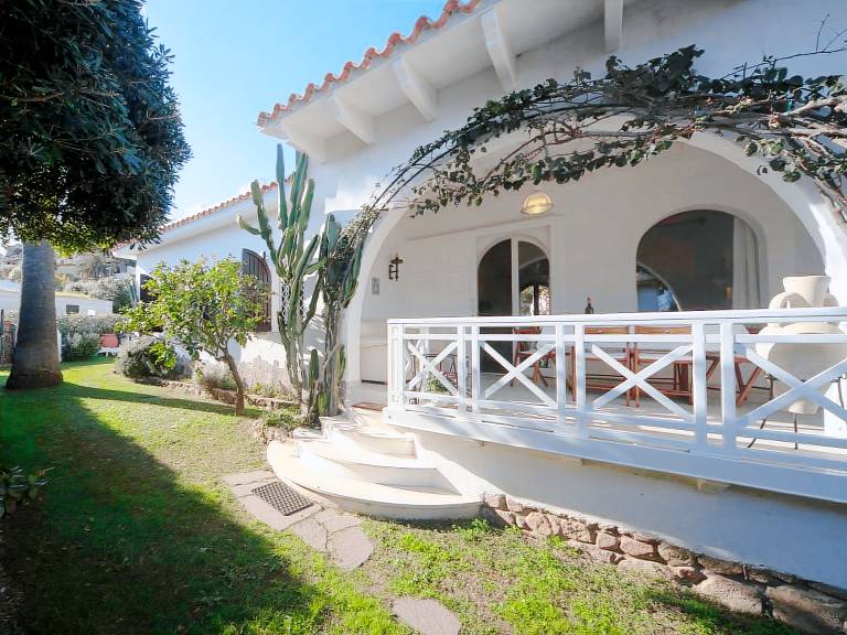 House with barbecue, garden & patio — photo 2