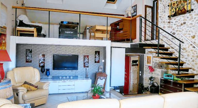 Vacation home with BBQ, terrace & garden — photo 4