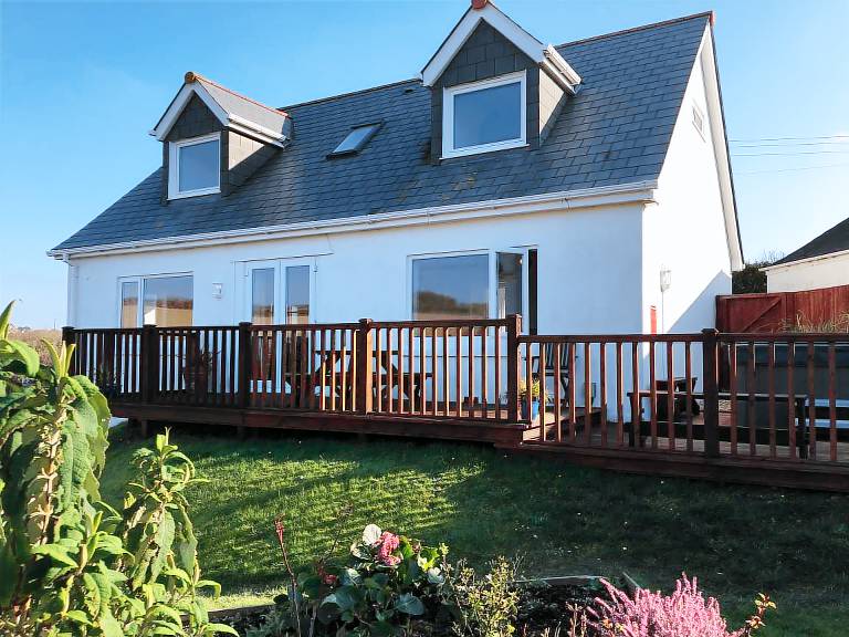 Cottage Constantine Bay