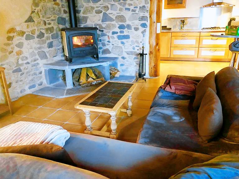 Family-friendly cottage with yard, patio & fast internet | Pets allowed — photo 3