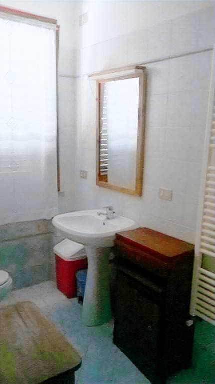 Holiday apartment with barbecue & yard — photo 4