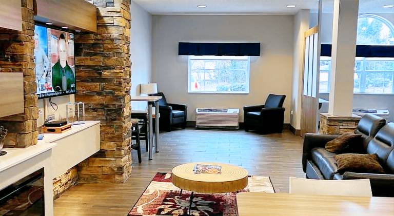 Microtel Inn & Suites by Wyndham Lynchburg — photo 3