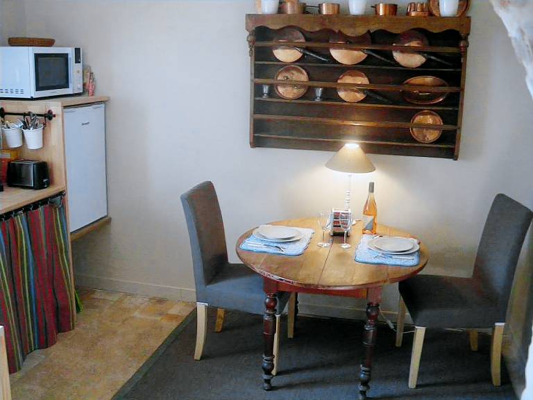 Charming Cottage with Private Garden, Near Loire Castles, Pet Friendly, Free Wi-Fi — photo 2